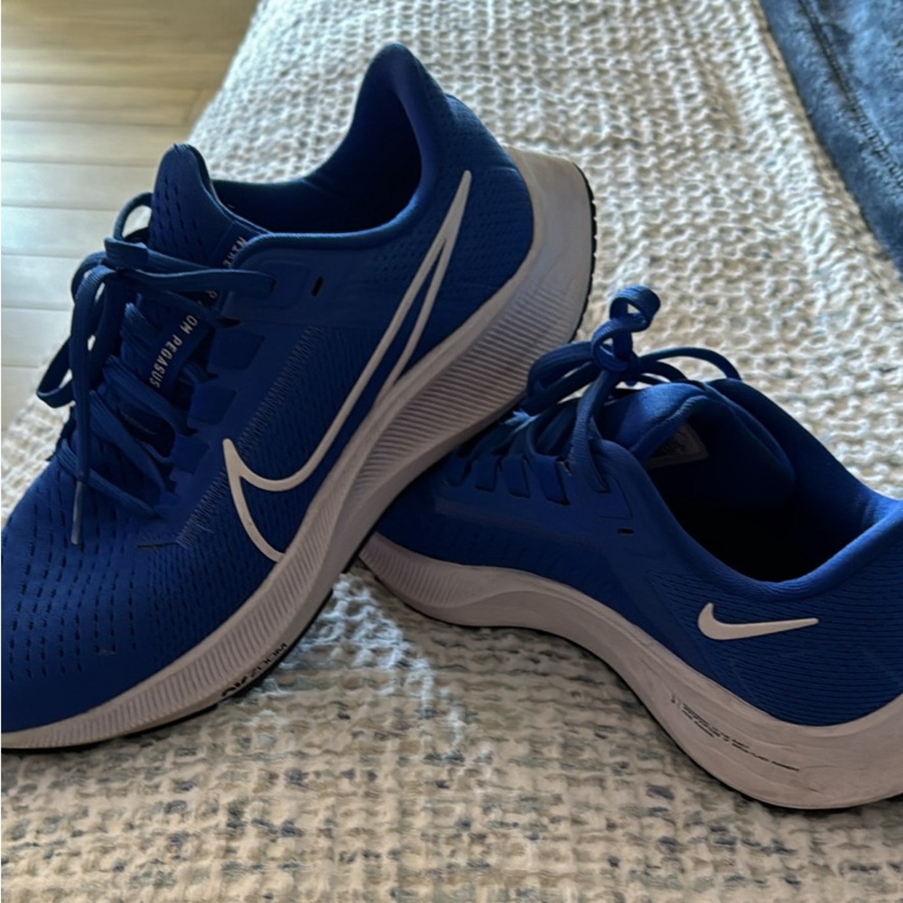 Women’s Nike zoom size 8